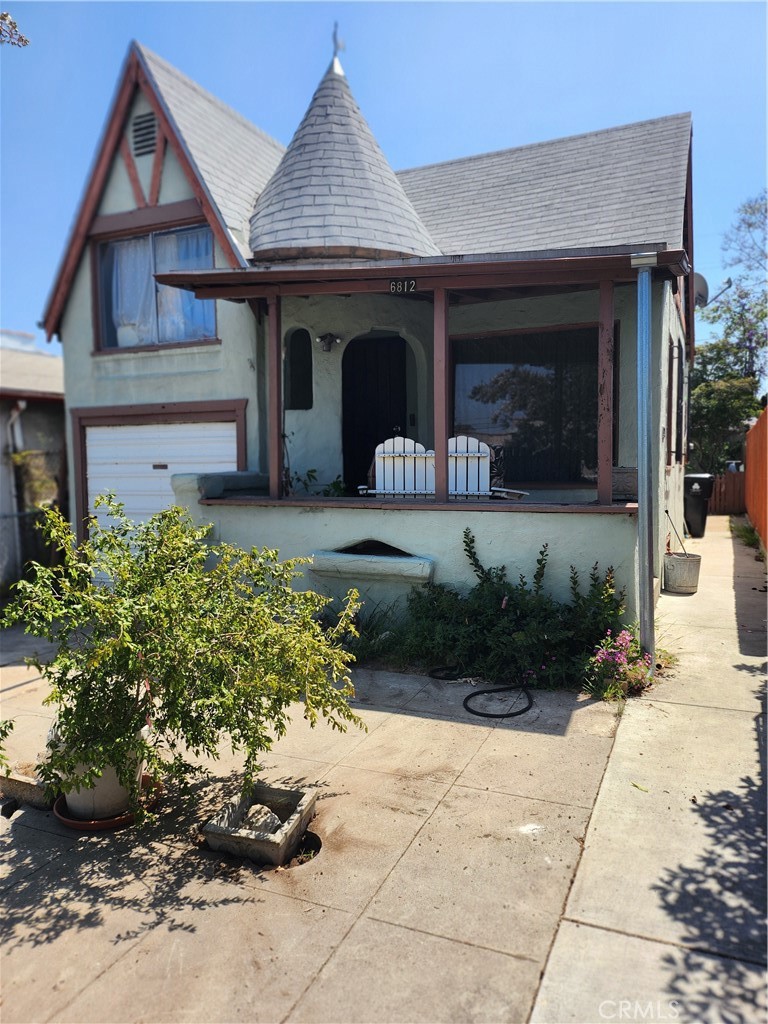 6812 S Van Ness Property Photo 3