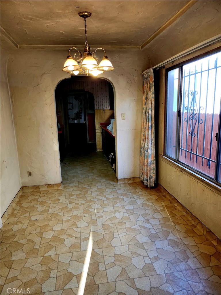 6812 S Van Ness Property Photo 15