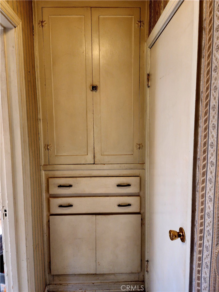 6812 S Van Ness Property Photo 17