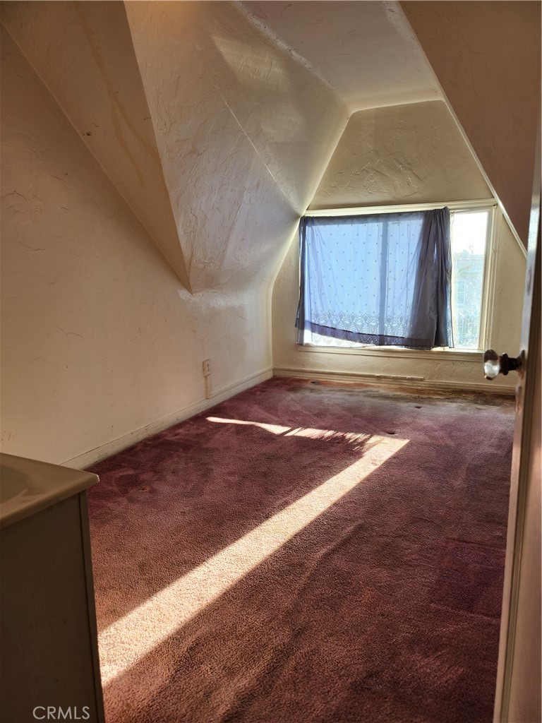 6812 S Van Ness Property Photo 26