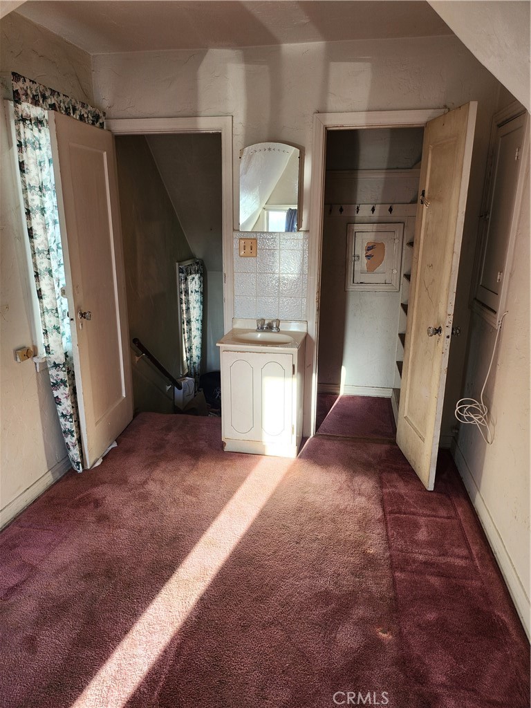 6812 S Van Ness Property Photo 27