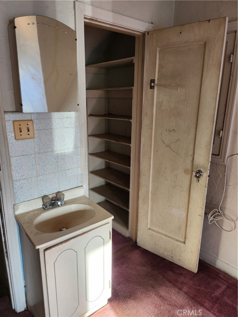 6812 S Van Ness Property Photo 29