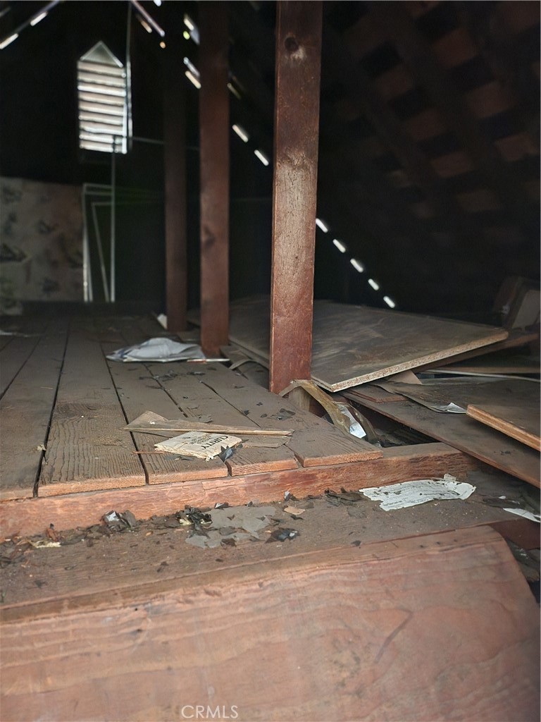 6812 S Van Ness Property Photo 31