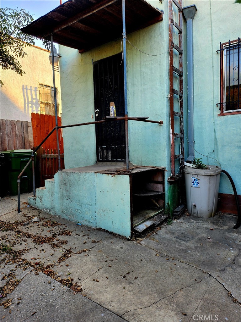 6812 S Van Ness Property Photo 37
