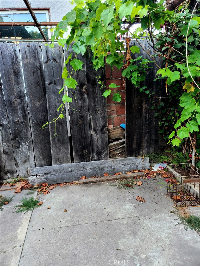 6812 S Van Ness Property Photo 40