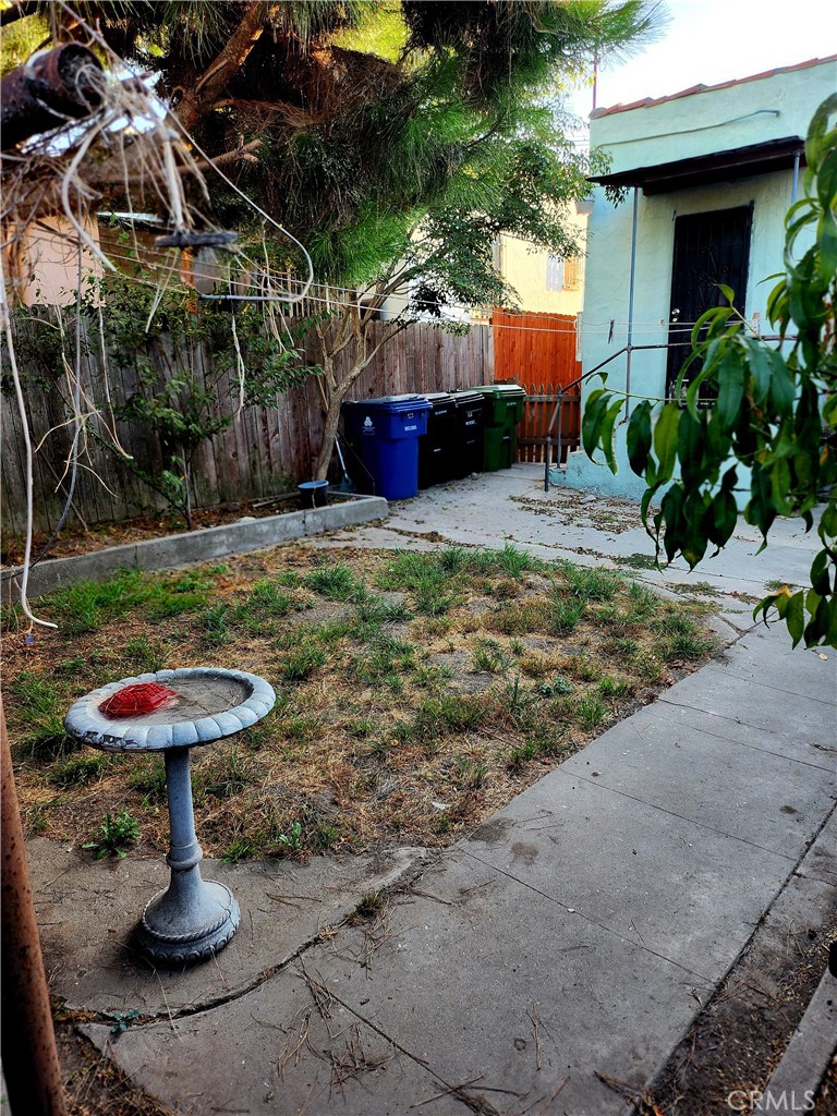6812 S Van Ness Property Photo 44