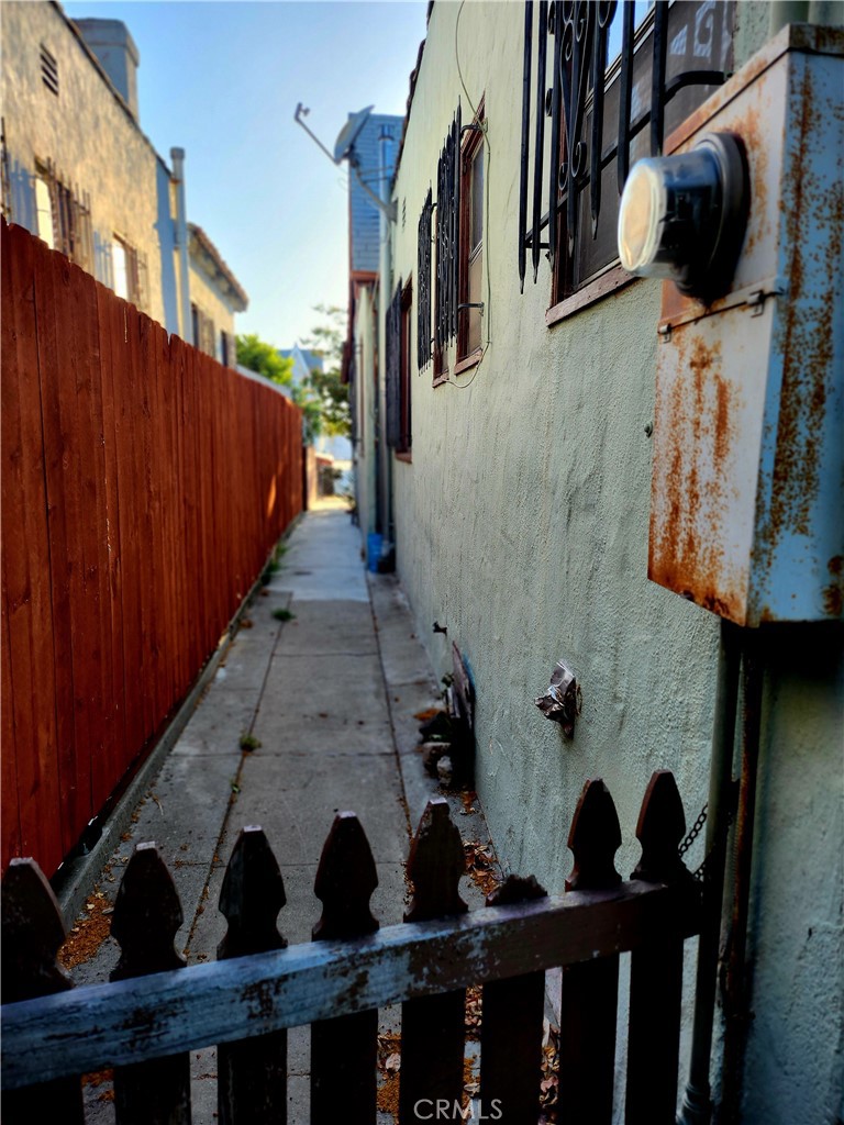 6812 S Van Ness Property Photo 47