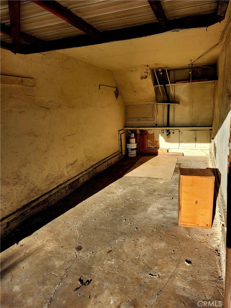 6812 S Van Ness Property Photo 49