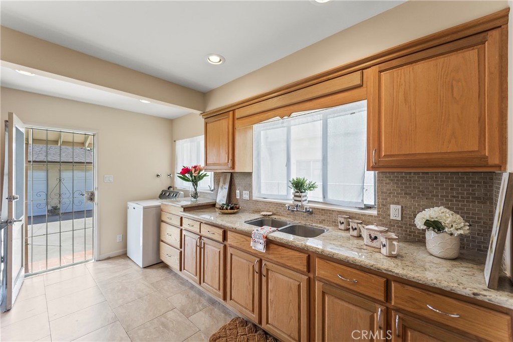 1024 Leonard Avenue Property Photo 17