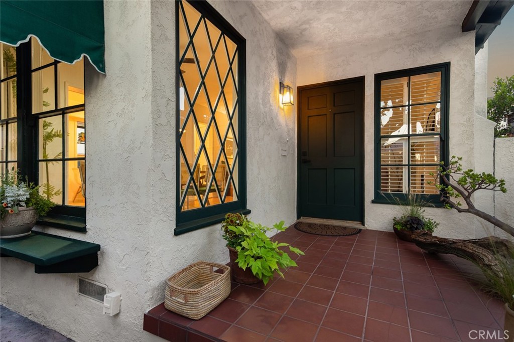 5796 Campo Walk Property Photo 2