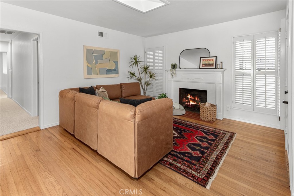 5796 Campo Walk Property Photo 8