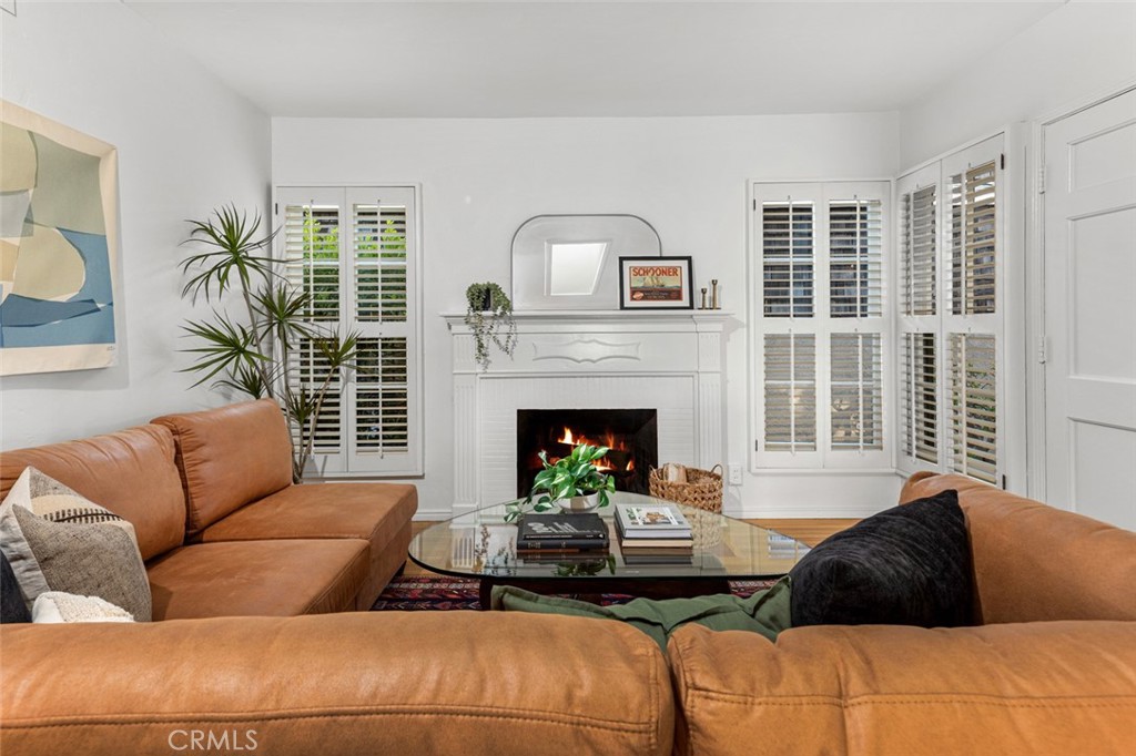 5796 Campo Walk Property Photo 9