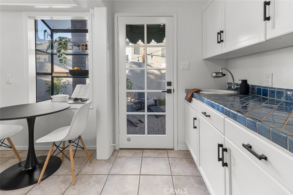 5796 Campo Walk Property Photo 14