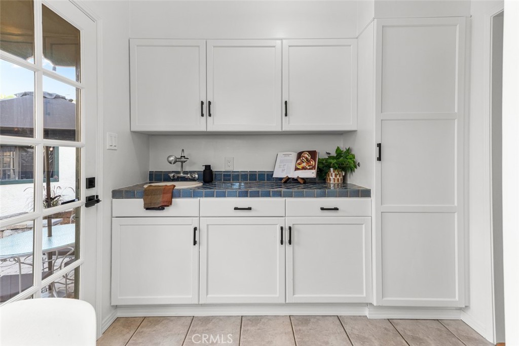 5796 Campo Walk Property Photo 15