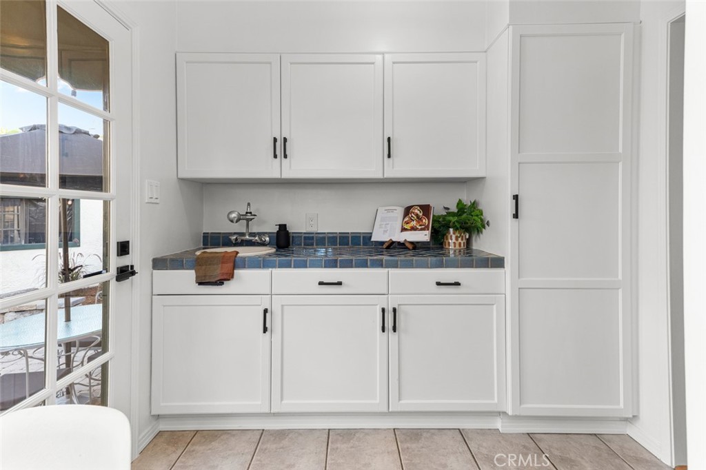 5796 Campo Walk Property Photo 15