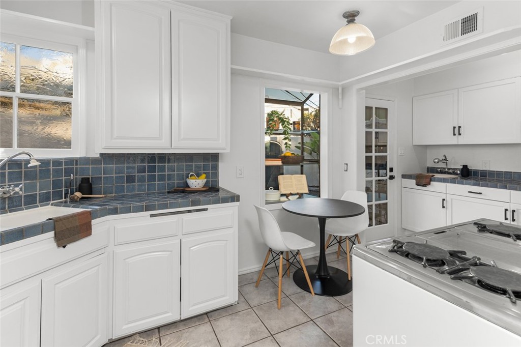 5796 Campo Walk Property Photo 17