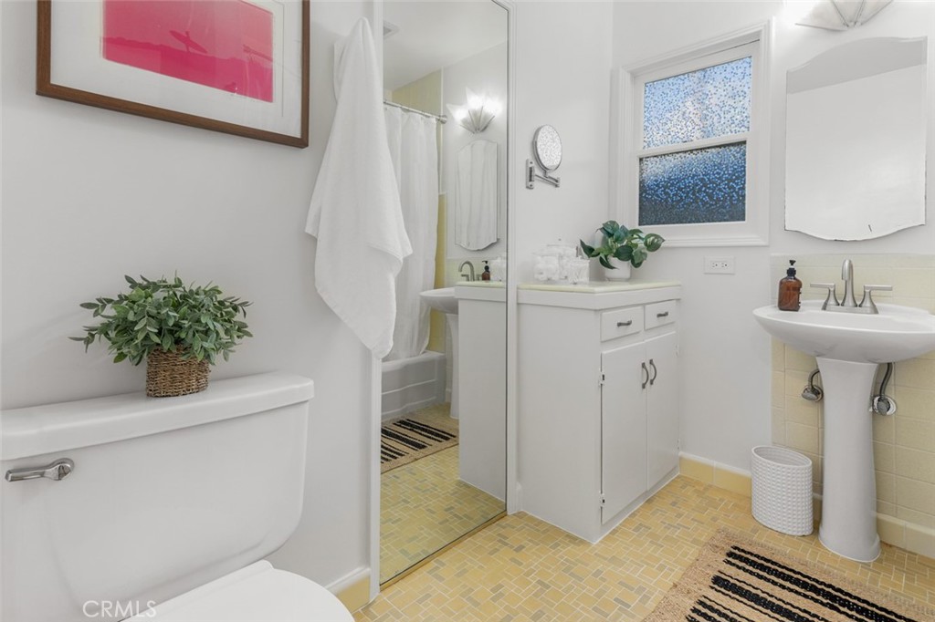 5796 Campo Walk Property Photo 20
