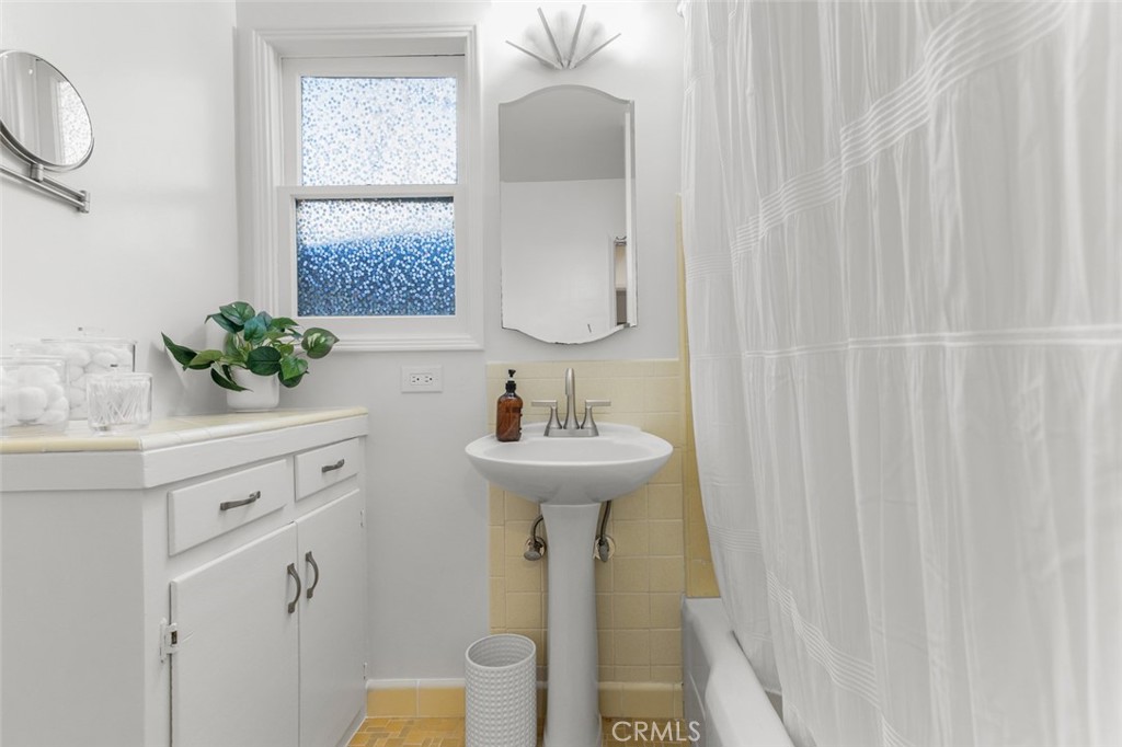 5796 Campo Walk Property Photo 21