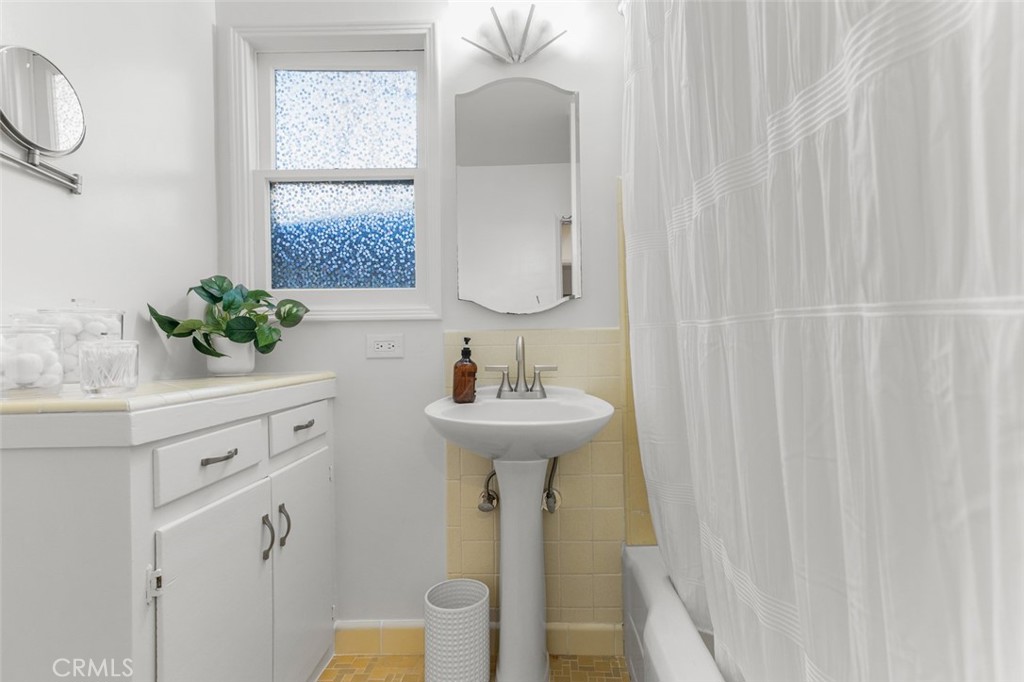 5796 Campo Walk Property Photo 21
