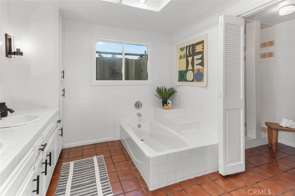 5796 Campo Walk Property Photo 33
