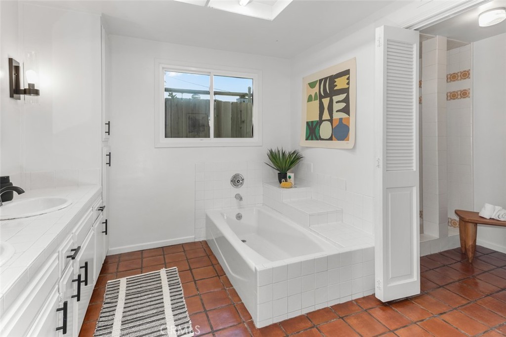 5796 Campo Walk Property Photo 33
