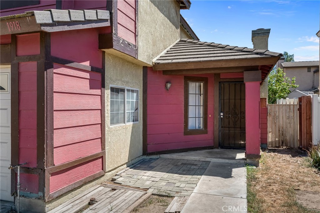 1918 W Quartermaster Property Photo 4