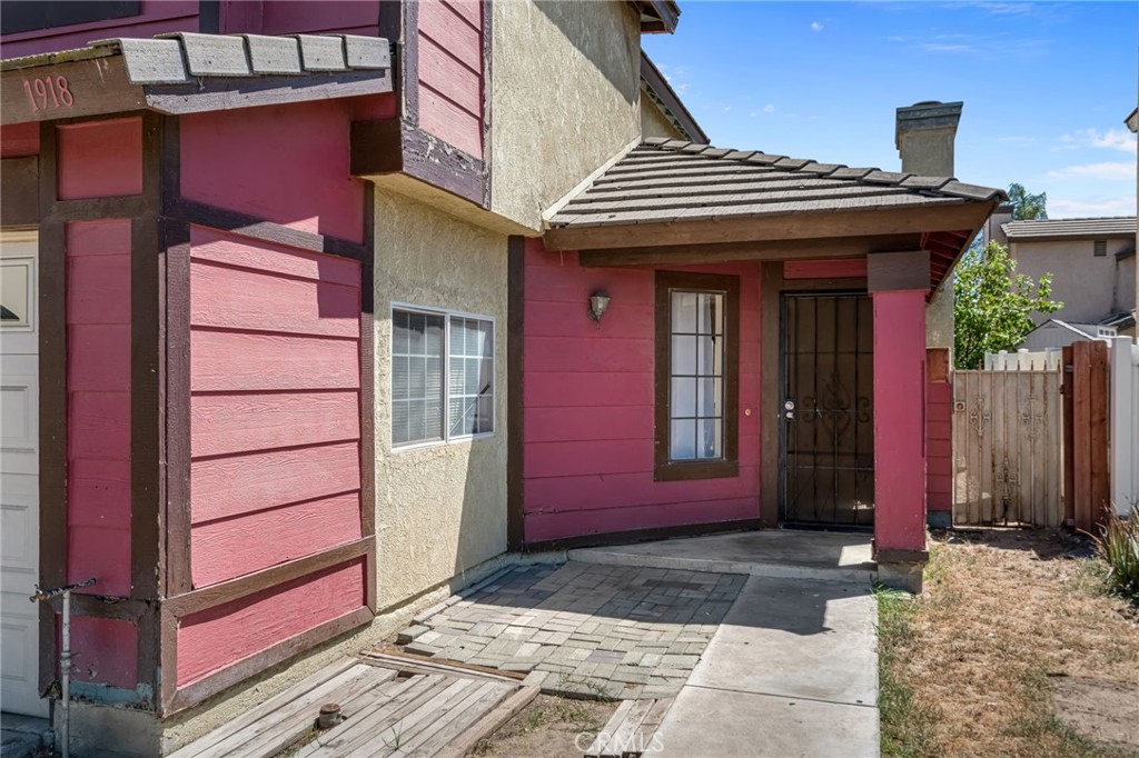 1918 W Quartermaster Property Photo 4
