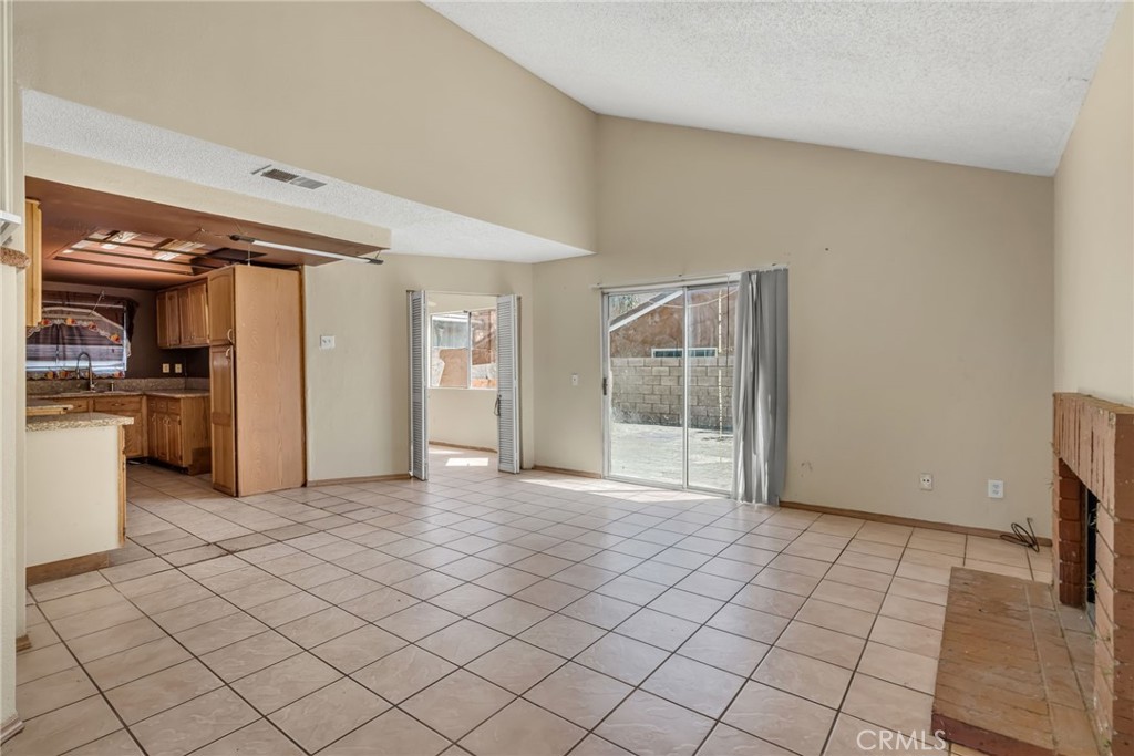 1918 W Quartermaster Property Photo 6