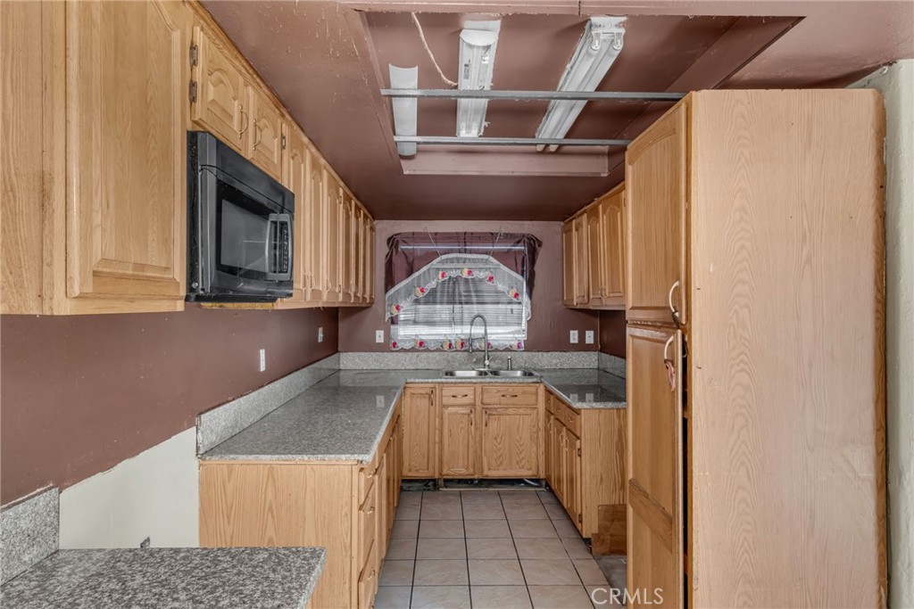 1918 W Quartermaster Property Photo 12