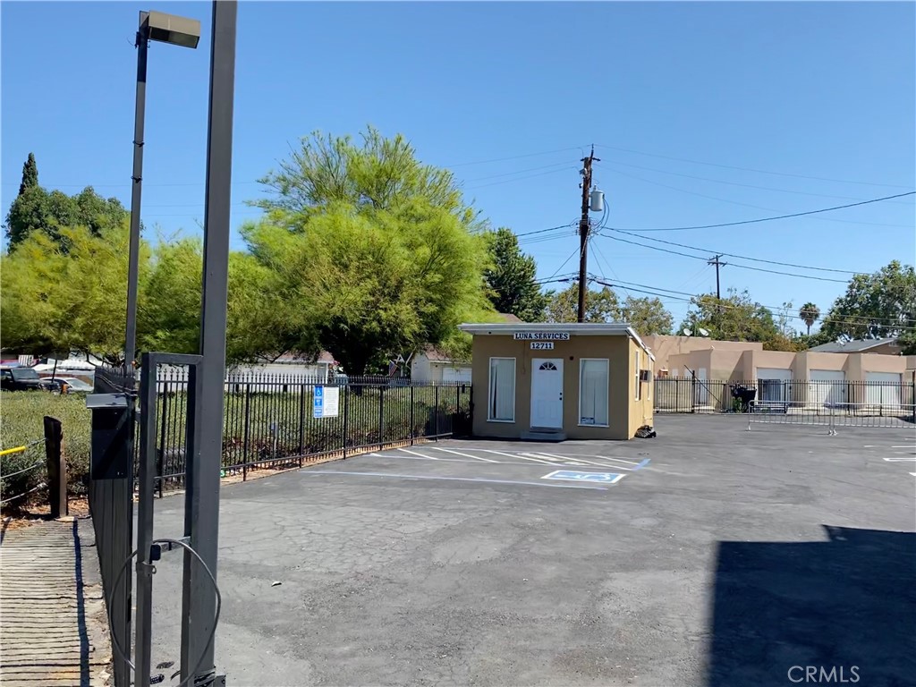 12711 Whittier Property Photo 8