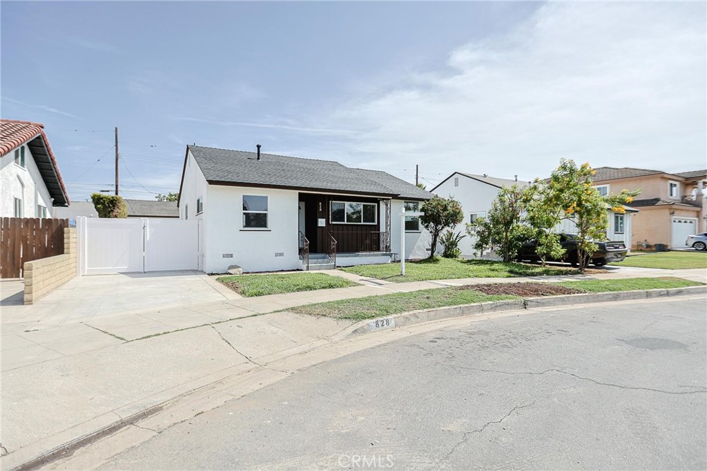 828 Tola St. Property Photo 2