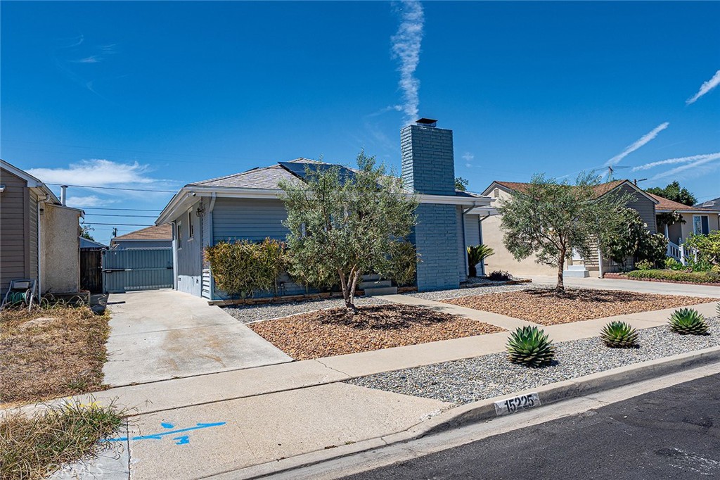 15225 Parron Property Photo 3