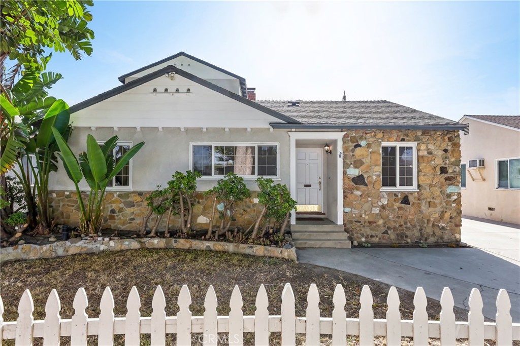 3672 Hackett Property Photo