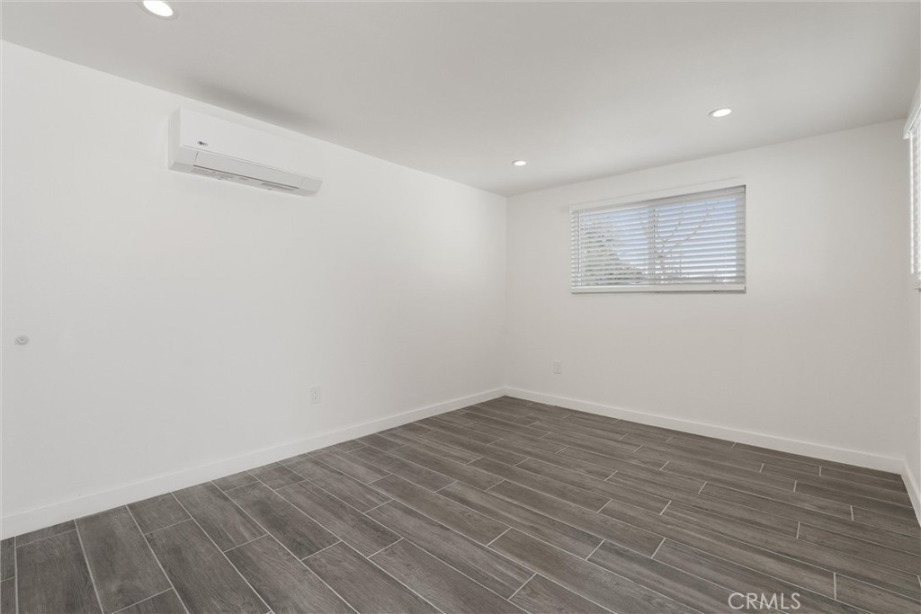 1143 E 106th Street Property Photo 5