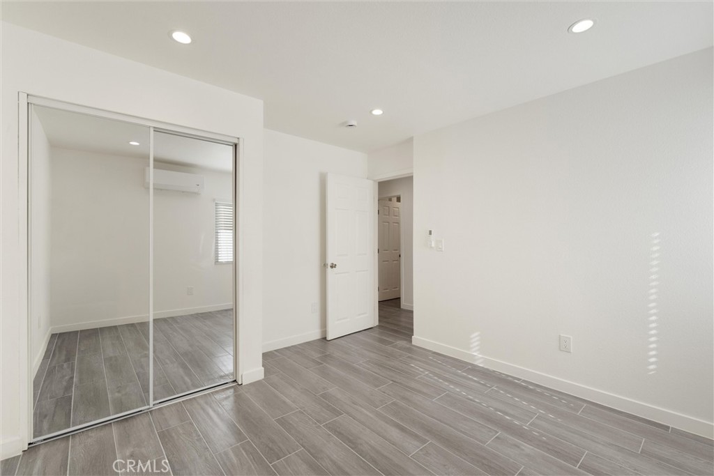 1143 E 106th Street Property Photo 20