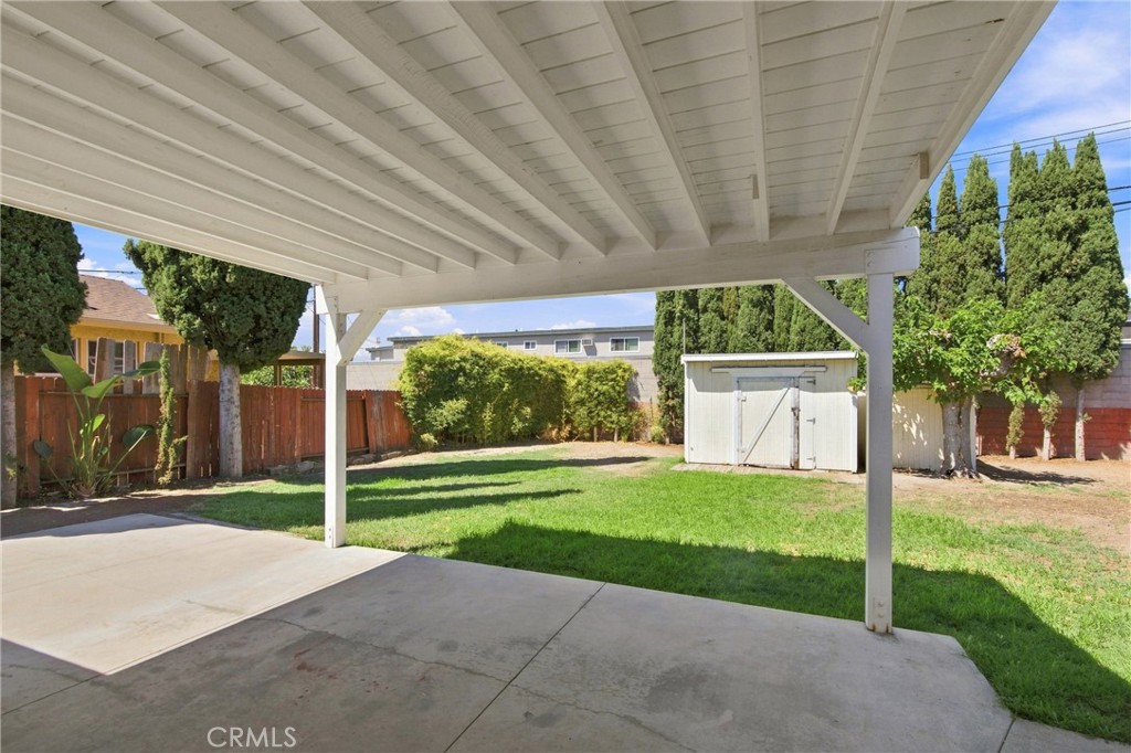 1119 S Adams Property Photo 26