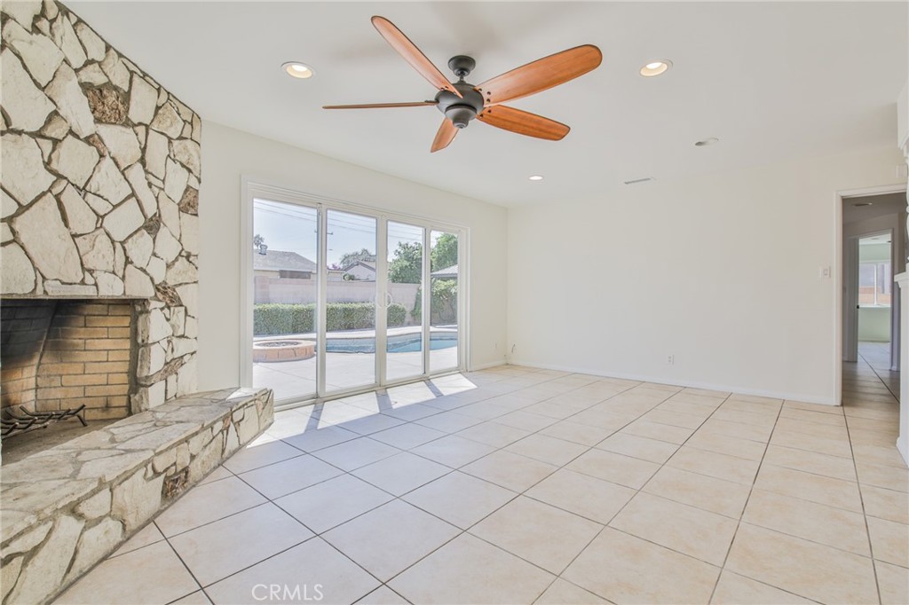 10012 St Stephen Property Photo 4