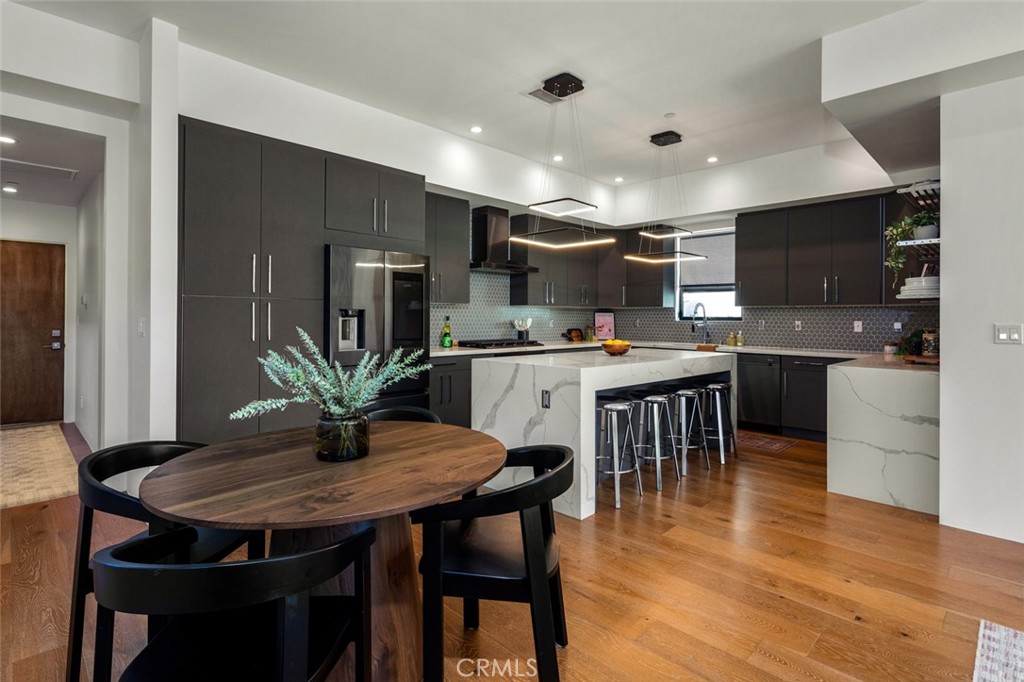 5776 Campo Walk Property Photo 17