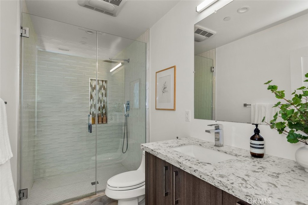 5776 Campo Walk Property Photo 22