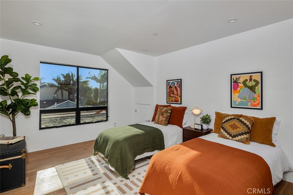 5776 Campo Walk Property Photo 32