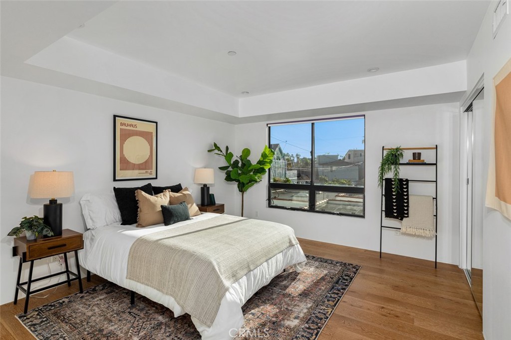 5776 Campo Walk Property Photo 34