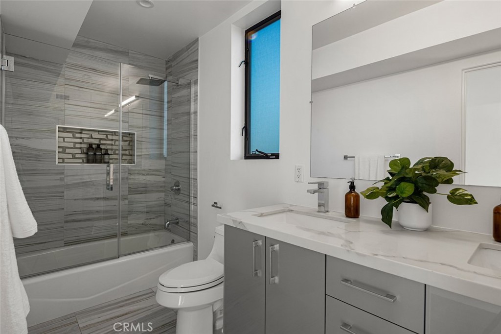 5776 Campo Walk Property Photo 36