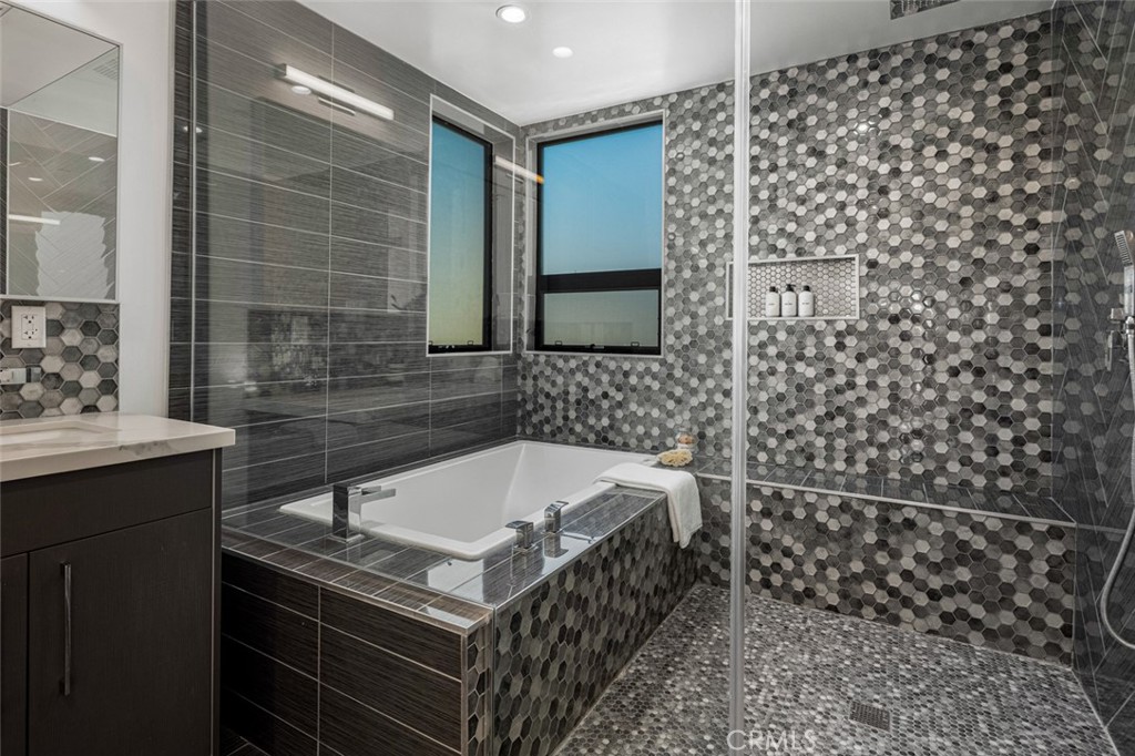 5776 Campo Walk Property Photo 43