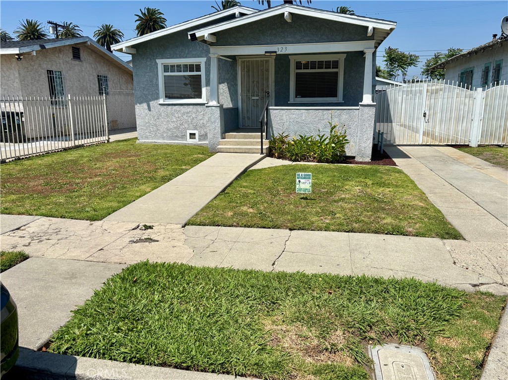 323 W 82nd Street Property Photo 1