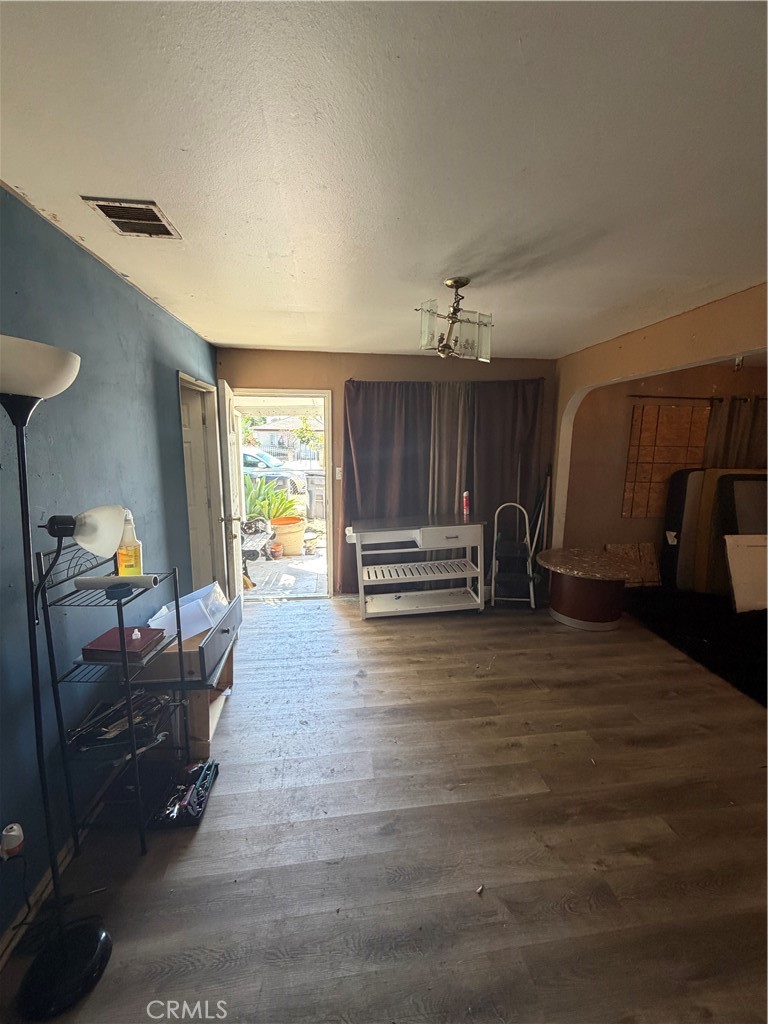 529 E 224th Street Property Photo 19