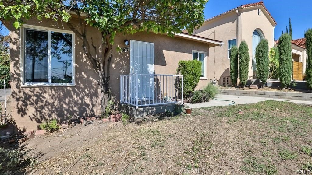 1877 S Cloverdale Property Photo 2