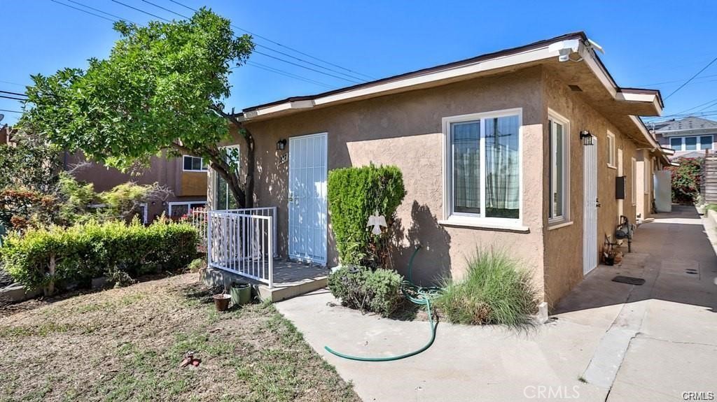 1877 S Cloverdale Property Photo 4