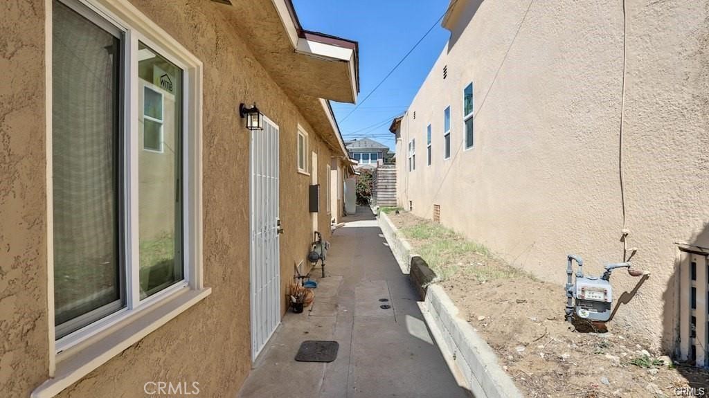 1877 S Cloverdale Property Photo 21