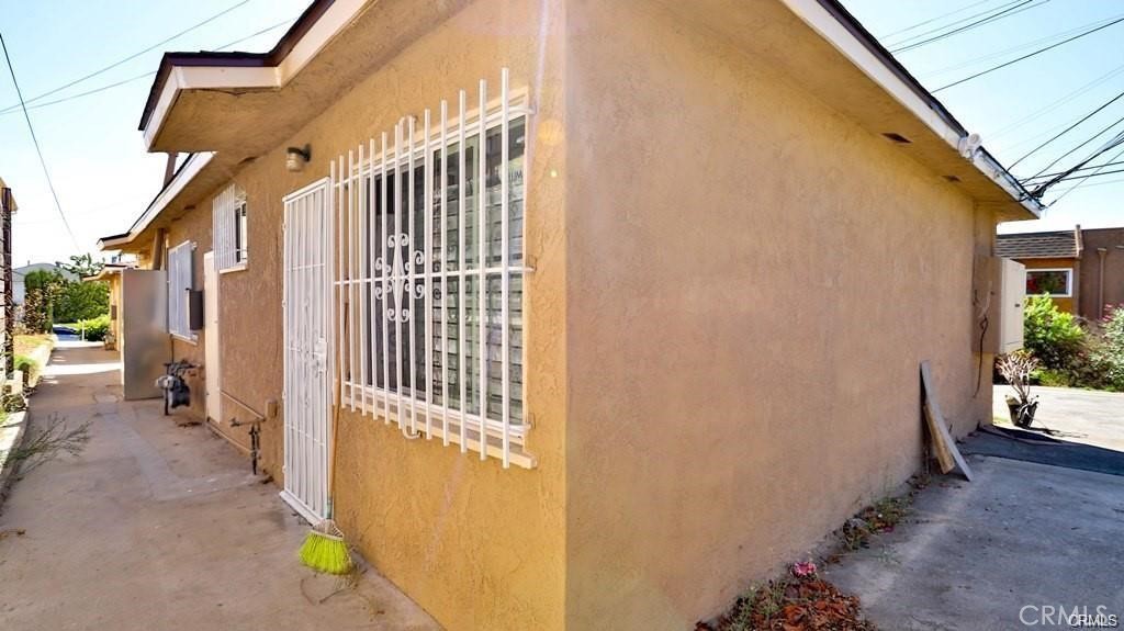1877 S Cloverdale Property Photo 23