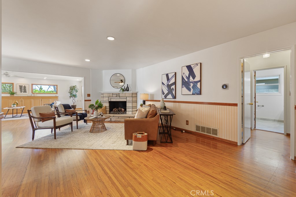 868 Stevely Property Photo 5